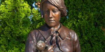 Living Dead Women- All About the Radium Girls